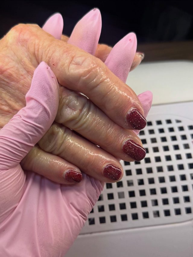 Christmas Nails are already here…🎄🎅🏽🌟
Gel Nails By Ruby✨

Book Now!🥰
📞 01277 658112

#explorepage #nails #gels #billericay #salon #essex #beauty #gelnails #nails💅