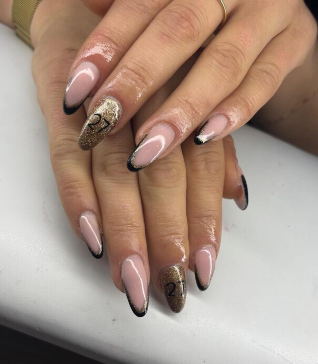 Birthday Nails are Ready🤩🌟🖤
Book Your Nails Ready For Any Occasion Here At GLO 🫶🏻
📞 01277 658112

Nails By Kayleigh x